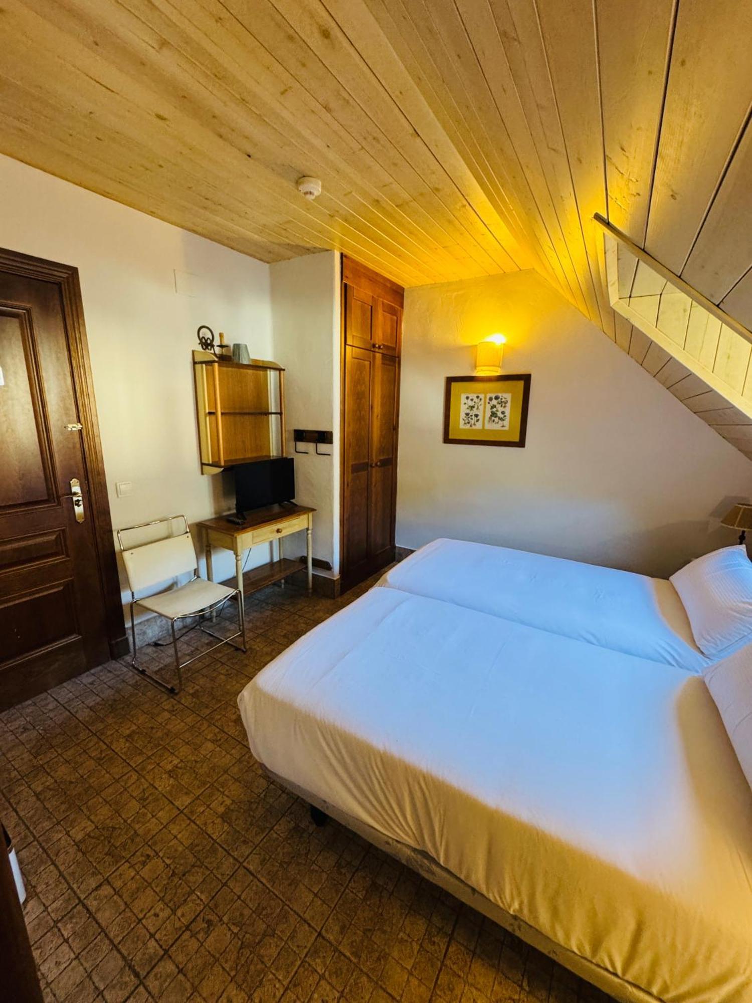 Hotel Nau Pradets 2*
